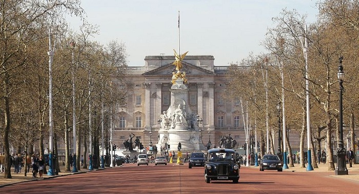 Queen Elizabeth II’s London Palace set for $460 million refit